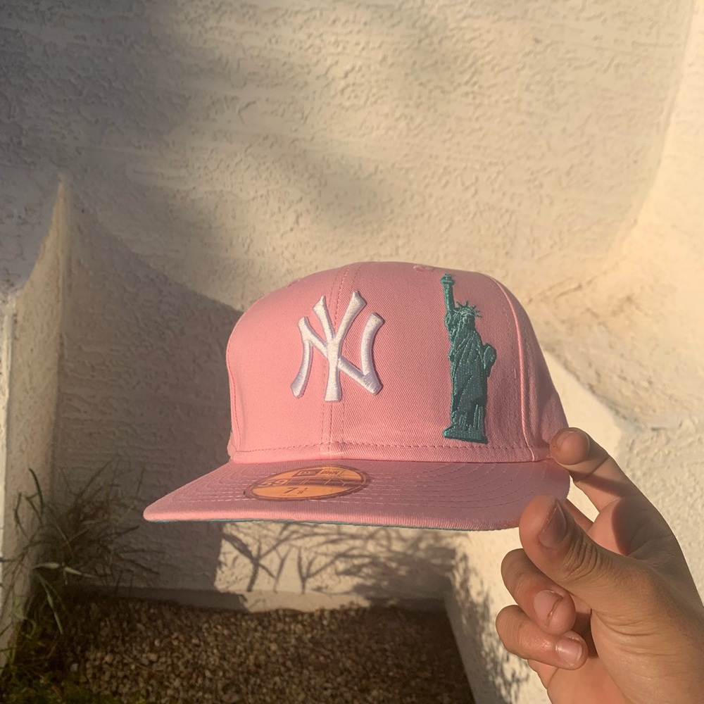 Pink Statue of Liberty New York Yankee hat sz7 1/8